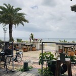 ZHYVAGO COFFEE WORKS OKINAWA - 目の前は海です