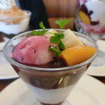 ロイヤルホスト - アサイーとヨーグルトのパフェ