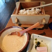 浅草むぎとろ 本店 - 麦飯ととろろはおかわりできます。