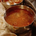 月と太陽 - 月と太陽のダルバート　豆のスープ