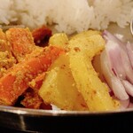 月と太陽 - 月と太陽のダルバート　タルカリ