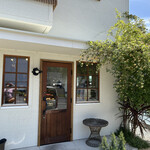 プルースト菓子店 - プルースト菓子店　モッコウバラとお家が