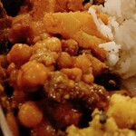 月と太陽 - 月と太陽のダルバート　タルカリ