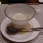 唐草館 - カリフラワーと桃の冷製スープ