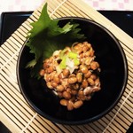納豆屋 - 小粒しそ納豆です