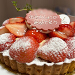 プルースト菓子店 - ボックスから取り出すと、タルト生地の焼きたての香りが素晴らしい