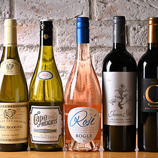 We have a lineup of about 40 types of wine from all over the world. Cocktails too ◎