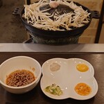 Sapporo Namanikuya Jingisukan - 味変用の調味料