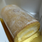 プルースト菓子店 - プルーストロールケーキ　1,300円　シンプルイズベスト　生地とクリーム、焼き方だけで真っ向勝負の自信作