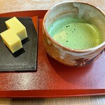 舟和 本店 - お抹茶と芋ようかんのセット(800円)