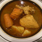 ティン・フック - ゴロゴロ野菜と鳥肉がほろほろに煮込まれて、スープはスパイシーでさらさら