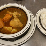 ティン・フック - 名物、鳥カレー、ライスと