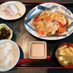 Haman Kora - 野菜と魚の甘酢あんかけBセット