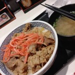 Yoshinoya - 牛丼並　味噌汁　アップ