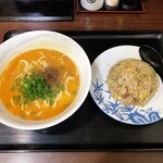 居酒屋 あきちゃん - 担々麺とハーフチャーハン