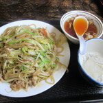 三喜食堂 - やきそば　680円　＋　しらすおろし　270円　