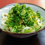 Yondaime Yokoi Seimenjo - ぶっかけうどん冷(並)350円 ミニとり玉丼セット340円