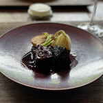 ラ・ネネグース - お肉は能登牛肩ロースの赤ワイン煮込み。