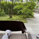 ラ・ネネグース - 正面がお庭＆犀川。