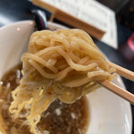 牛骨らぁ麺マタドール - 麺リフトアップ