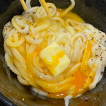 長命うどん - うどんが熱いのでバターは混ぜれば溶けます。