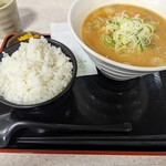 湾岸幕張パーキングエリア（上り） フードコート - ヤマニ味噌ラーメンライスセット