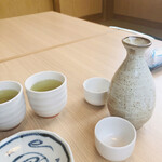 江戸一 - まずはお茶が配膳されます