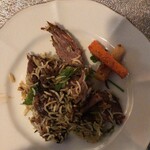 ロジャーズキッチン - 骨付きラムのビリヤニ　取り分けるとこんな感じ