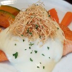 キッチン ブルー グローブ - ブルーテソースの上にはカダイフがたっぷり！