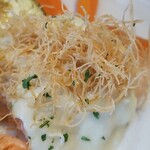 キッチン ブルー グローブ - 残りの銀鮭ムニエルにもカダイフ！