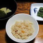 美又温泉 とらや旅館 - タケノコ御飯、お吸い物、漬物