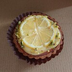 ケーキ＆ベイク ハチカフェ - フレッシュレモンのタルト