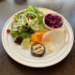 バルバルキッチンアメリ - お気に入りのランチサラダ
      今日は玉葱とズッキーニが入っている。