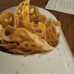 ワイン酒場。LONGING HOUSE 軽井沢 - レンコンチップス