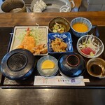 レストラン藤 - 料理写真:●日替わり定食　1,000円
（ご飯大盛りで注文）
結構コスパの高い内容❕
喫茶店でこんな感じの刺身が食べれれるのはありがたい。
人気があるのも納得。