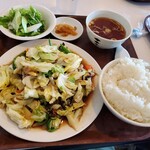 紅孔雀 - 肉野菜炒め定食950円