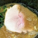 ラーメン 杉田家 - チャーシューはモモのスモーク。