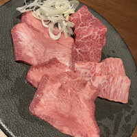 個室焼肉ITADAKI 馬車道 - タン食べ比べ