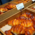 PARKER HOUSE BUTTER ROLL - バターロールがいっぱい