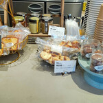 PARKER HOUSE BUTTER ROLL - ラスクも美味しそうだな