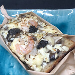 PARKER HOUSE BUTTER ROLL - トリュフ香る海老とキノコのタルティーヌ