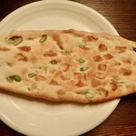 松の実 - 〈枝豆チーズパン〉リベークで風味よし