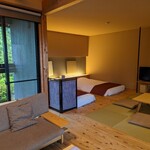熊野倶楽部 - お部屋は全室スイート。外の景色を眺めながら入れる露天風呂もついています。