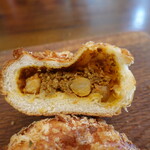 Boulangerie Kaseru - カレーパンの断面