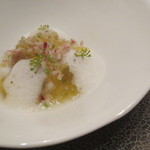 エクアトゥール - 前菜：根セロリとりんご、赤座海老とハマグリ、毛ガニのスープ仕立て ヴェルベーヌのジュレ