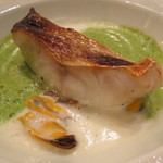 エクアトゥール - 魚：甘鯛の直火焼き、モンサンミシェルのムール貝、サザエとマナガツオのガレット