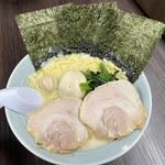 横浜家系ラーメン 魂心家 - 味玉ラーメン 塩(¥780)