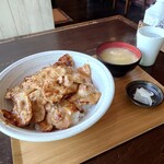 Yumeatomu - みそ豚丼(肉・ライス・両方大盛り) 1,460円(税込)。