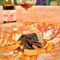 prospero - くさみのない手打ちのイカ墨パスタ/イカはレアと火を通したのとソースはよく絡み旨味がつまってる
