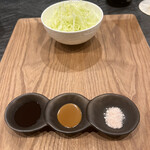 とんかつ ふじ井 - こだわりのソース、からしソース、塩